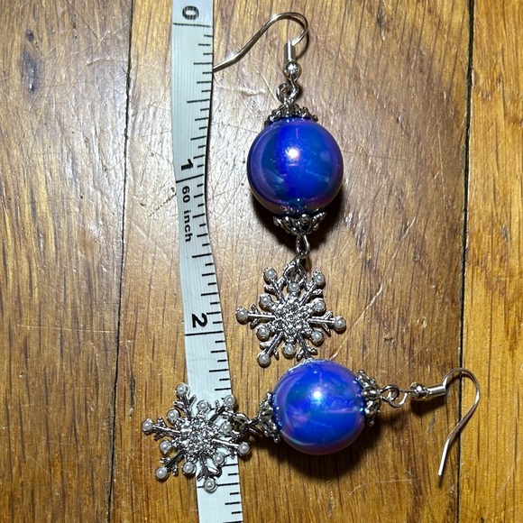 3/$25 Holiday Snowflake Dangle Earrings - Picture 3 of 3